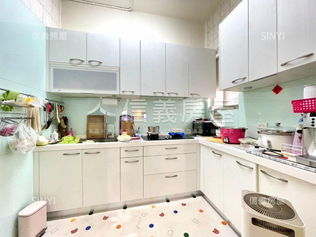 捷運黃線正街邊間車庫美透房屋室內格局與周邊環境