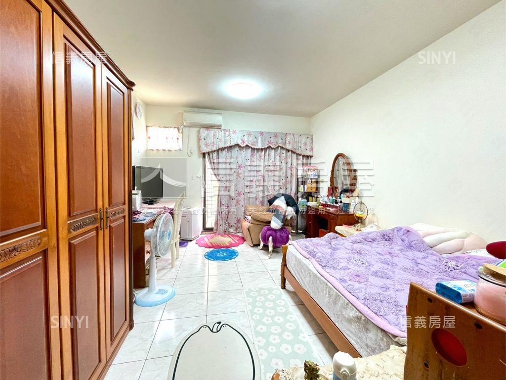 捷運黃線正街邊間車庫美透房屋室內格局與周邊環境