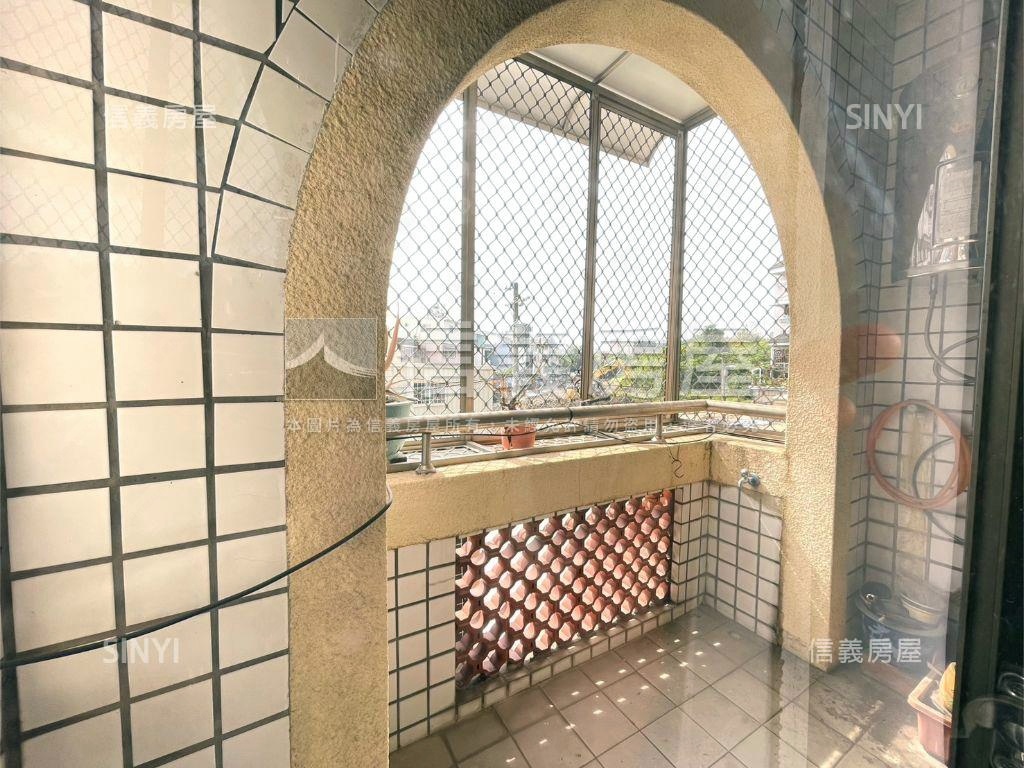 捷運黃線正街邊間車庫美透房屋室內格局與周邊環境