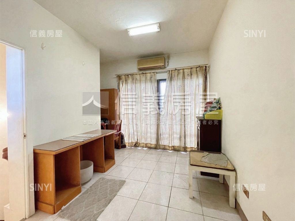 捷運黃線正街邊間車庫美透房屋室內格局與周邊環境