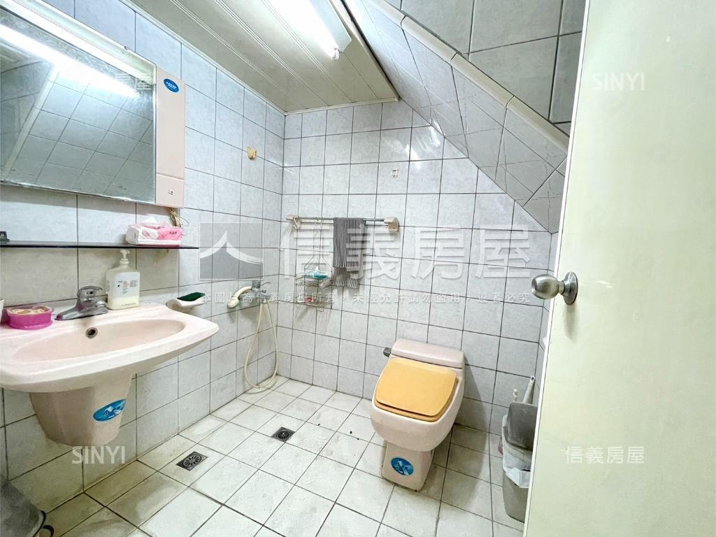 捷運黃線正街邊間車庫美透房屋室內格局與周邊環境