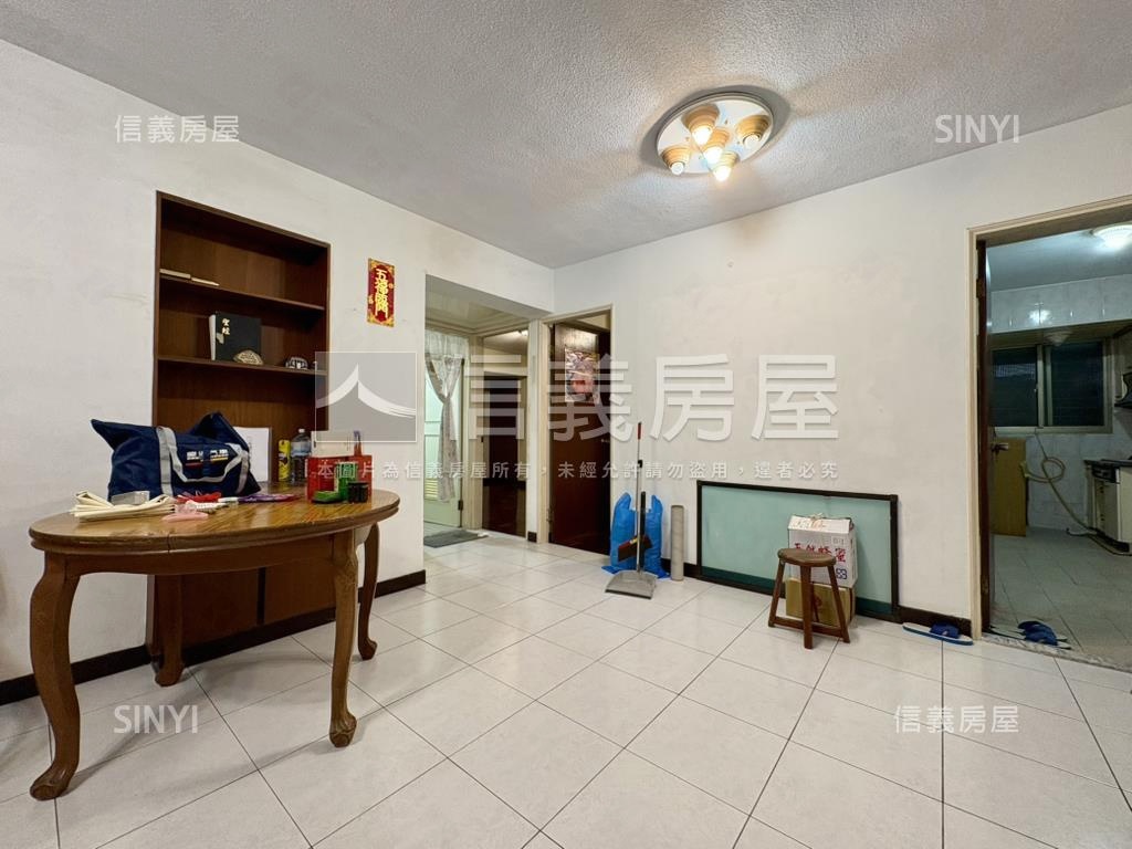 信義紅線捷運邊間華廈三房房屋室內格局與周邊環境