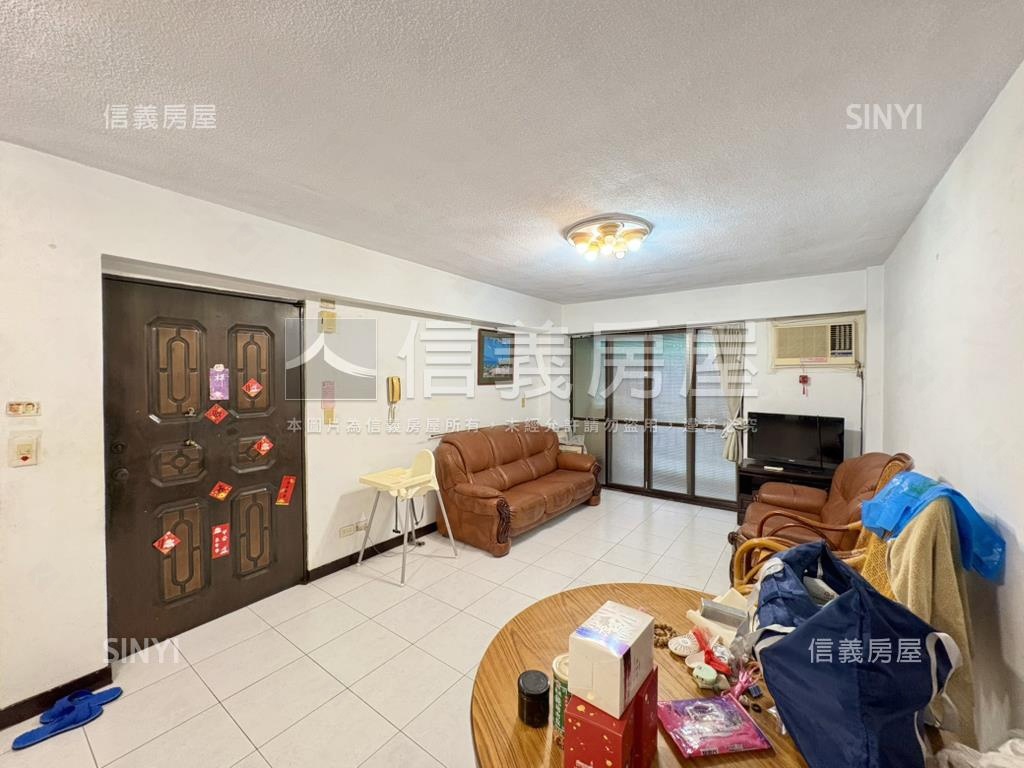 信義紅線捷運邊間華廈三房房屋室內格局與周邊環境