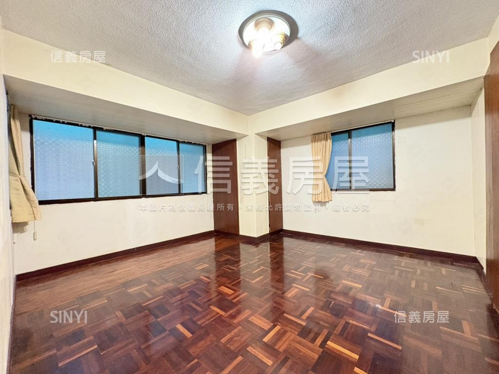 信義紅線捷運邊間華廈三房房屋室內格局與周邊環境