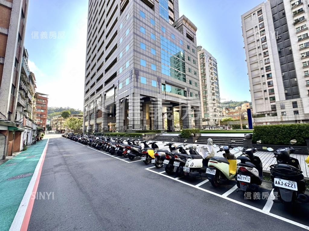 富比世芳鄰★邊間電梯三房房屋室內格局與周邊環境