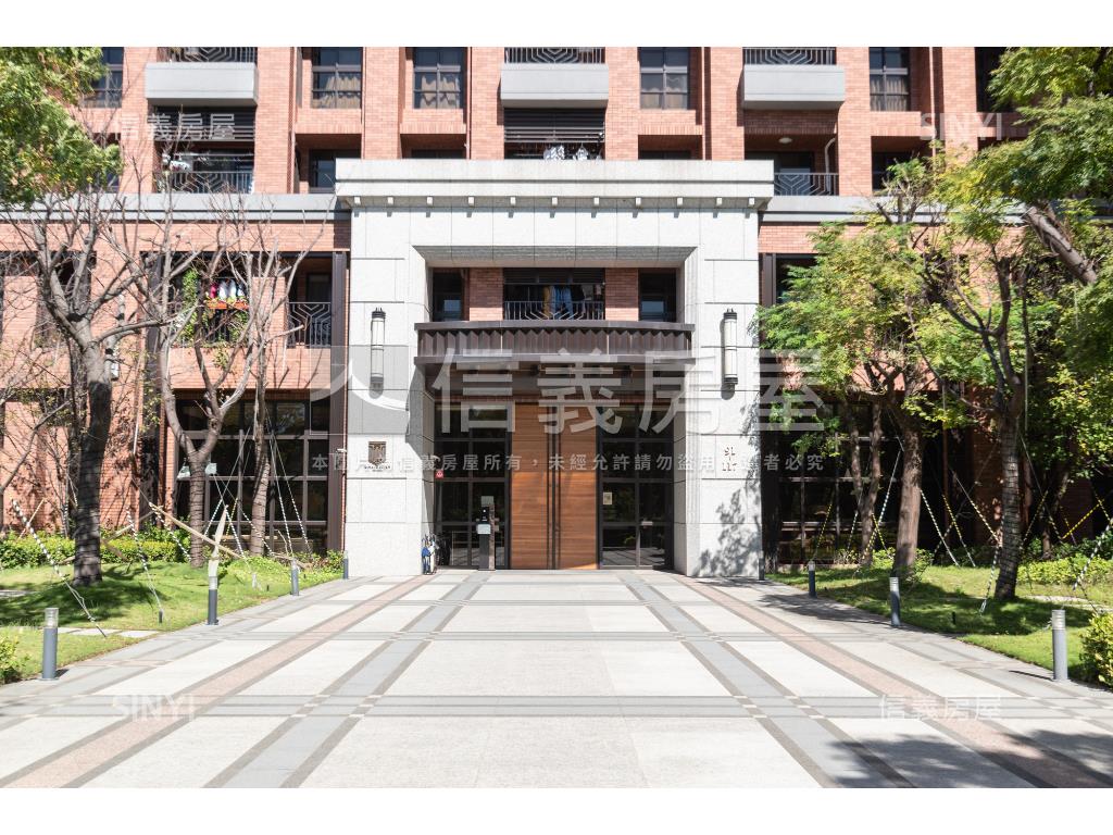 英倫花園景觀三房車位房屋室內格局與周邊環境