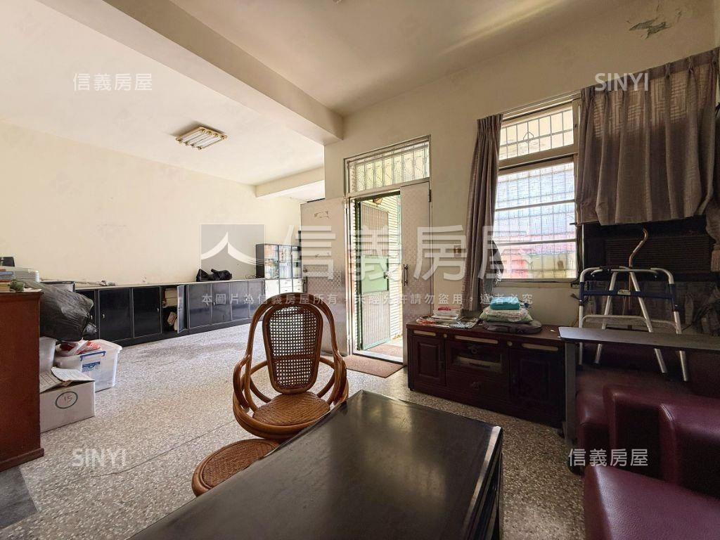 專任國美館大面寬活路透天房屋室內格局與周邊環境