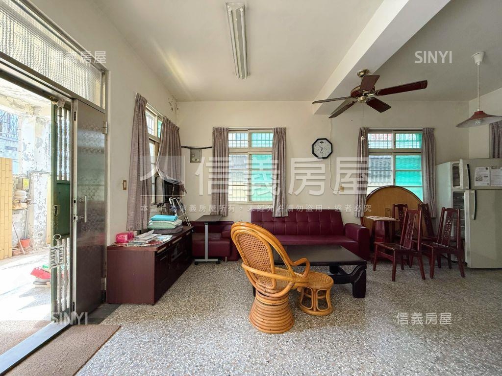 專任國美館大面寬活路透天房屋室內格局與周邊環境