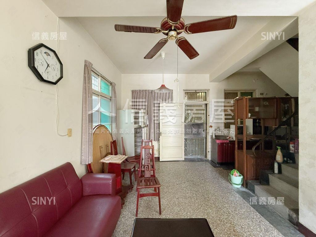 專任國美館大面寬活路透天房屋室內格局與周邊環境