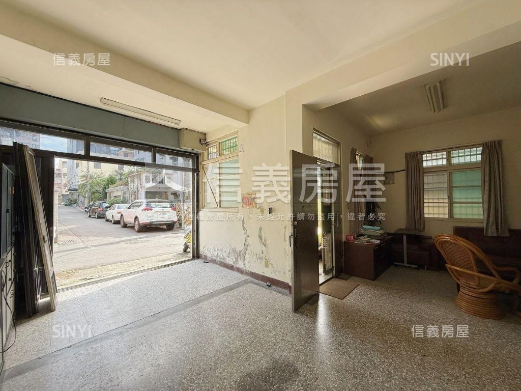 專任國美館大面寬活路透天房屋室內格局與周邊環境