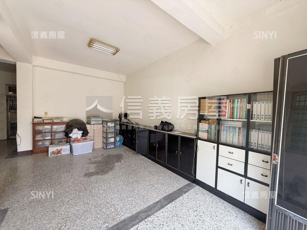 專任國美館大面寬活路透天房屋室內格局與周邊環境