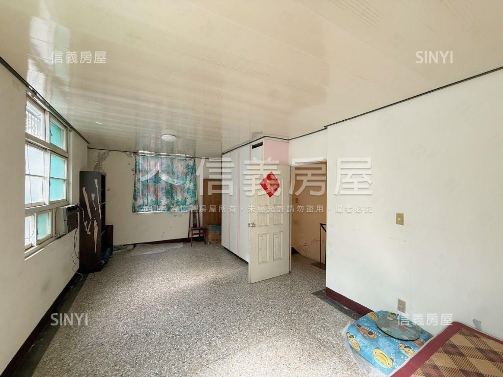 專任國美館大面寬活路透天房屋室內格局與周邊環境