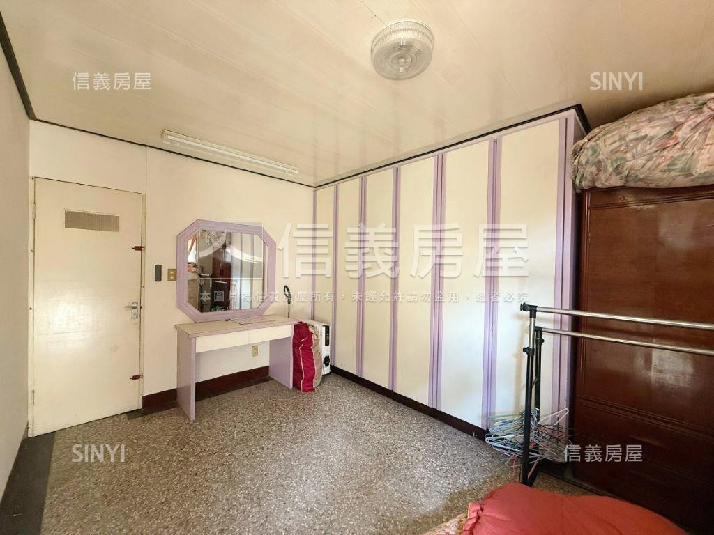 專任國美館大面寬活路透天房屋室內格局與周邊環境