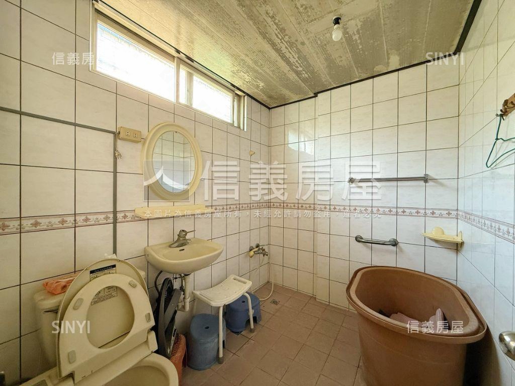 專任國美館大面寬活路透天房屋室內格局與周邊環境