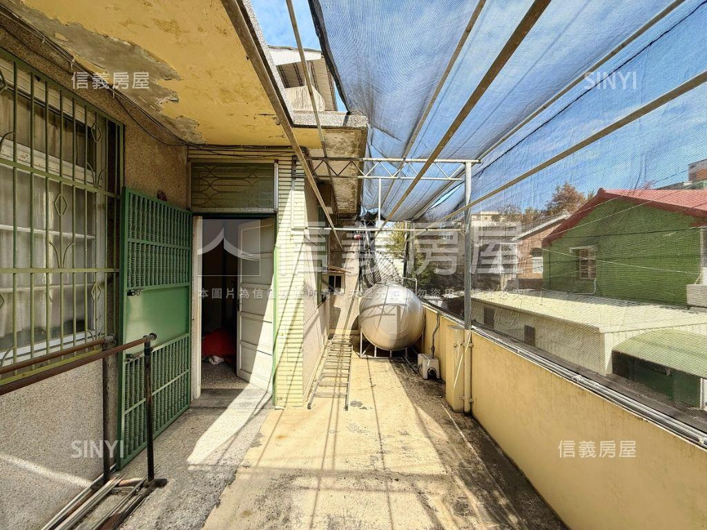 專任國美館大面寬活路透天房屋室內格局與周邊環境