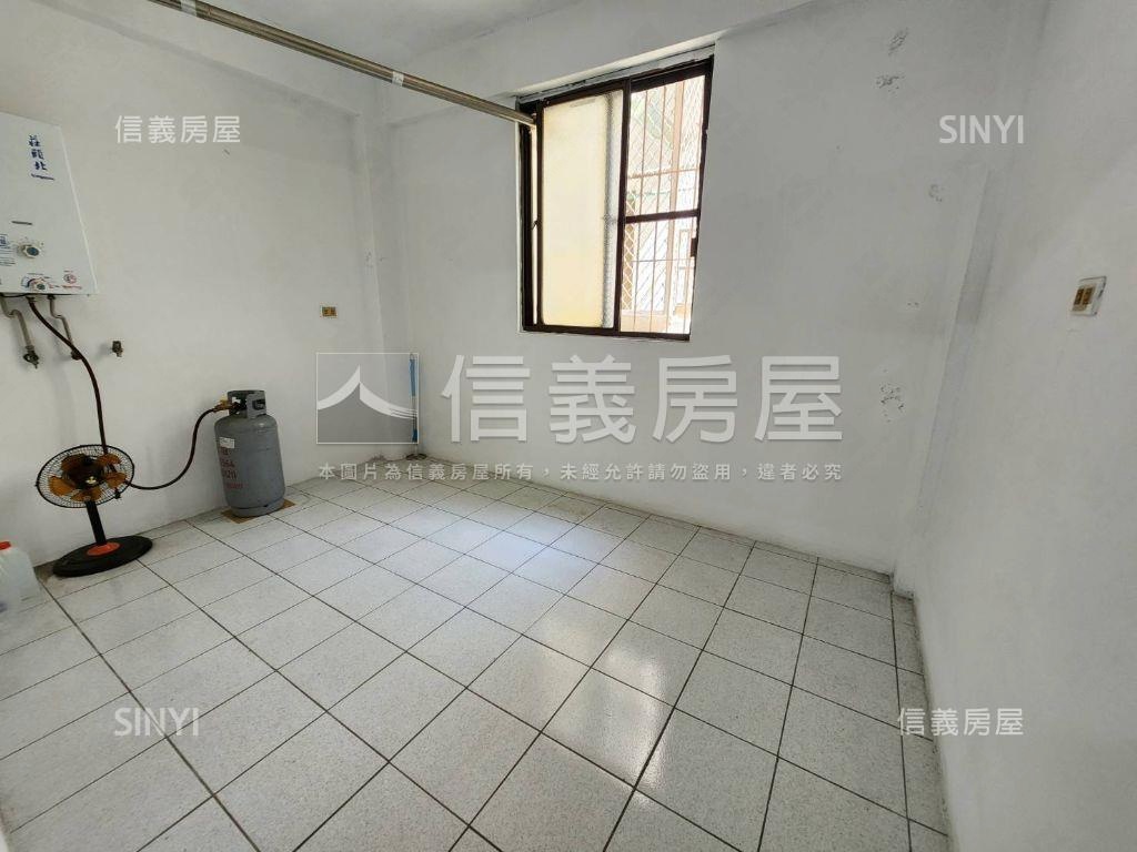 草衙正四樓車庫透天房屋室內格局與周邊環境