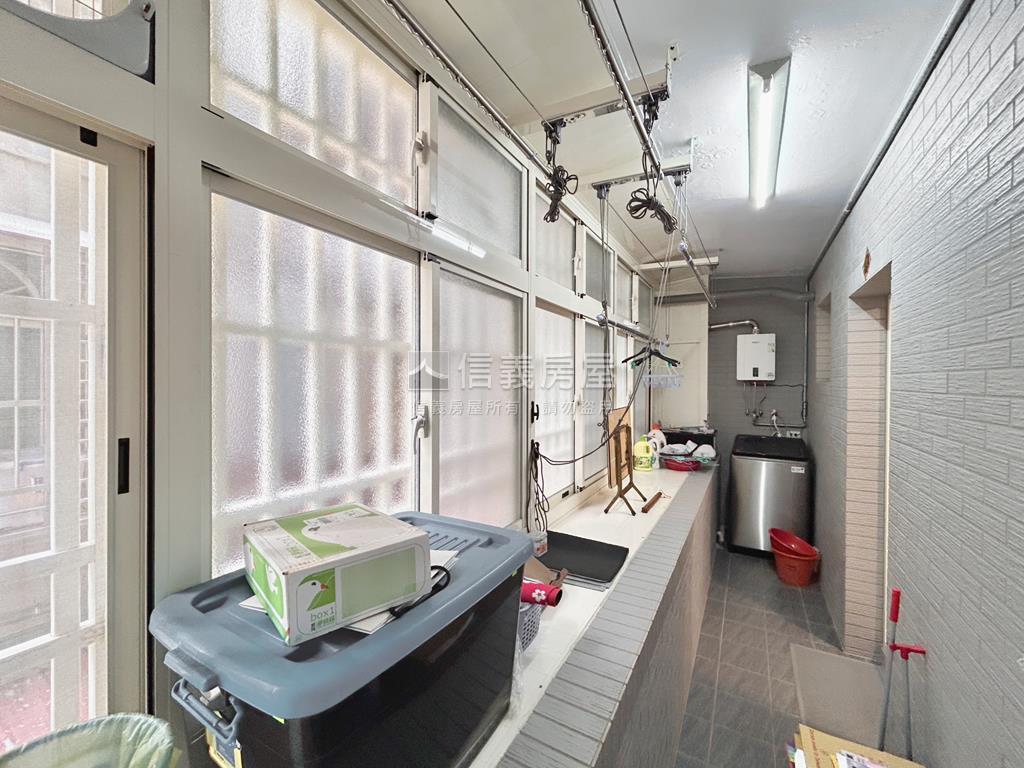 捷運迴龍萬安裝潢２樓房屋室內格局與周邊環境