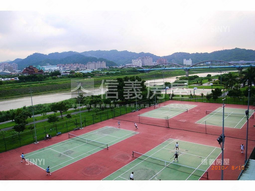 中央一邸獨戶三房平車房屋室內格局與周邊環境