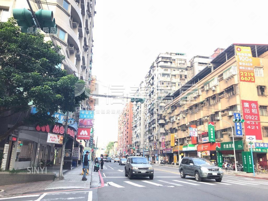 中央一邸獨戶三房平車房屋室內格局與周邊環境