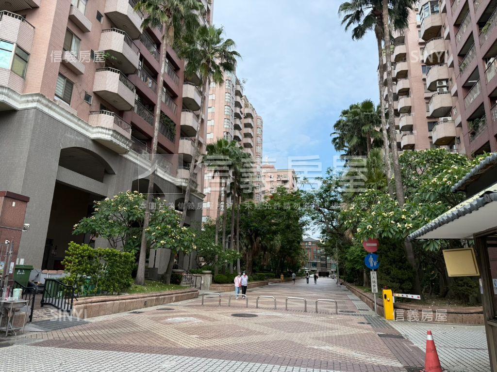 南屯八期顯眼吃市角間透店房屋室內格局與周邊環境