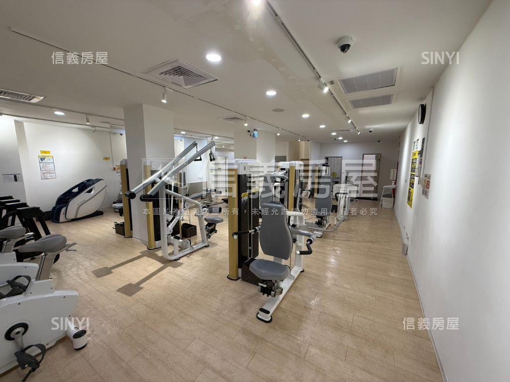 南屯八期顯眼吃市角間透店房屋室內格局與周邊環境