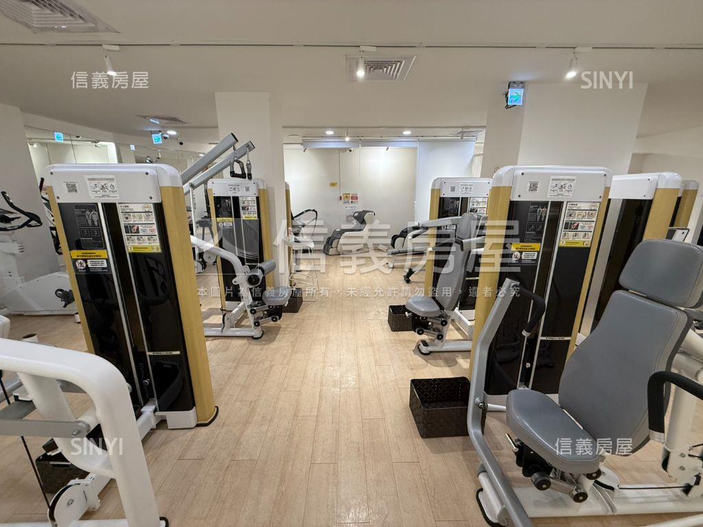 南屯八期顯眼吃市角間透店房屋室內格局與周邊環境