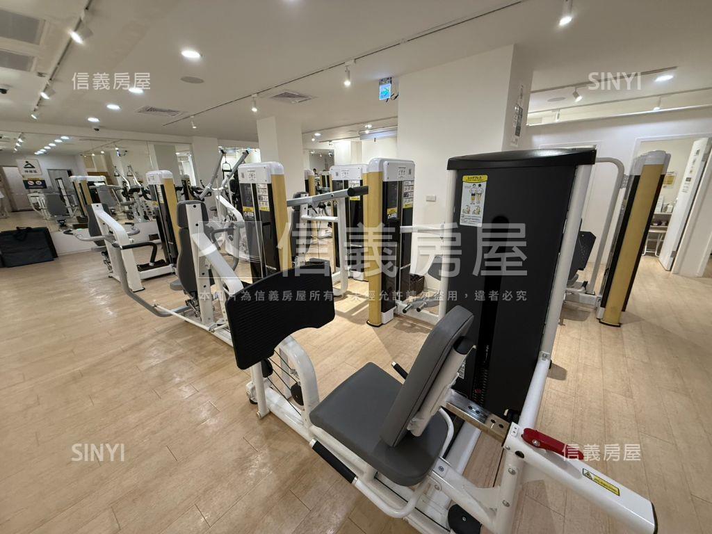 南屯八期顯眼吃市角間透店房屋室內格局與周邊環境