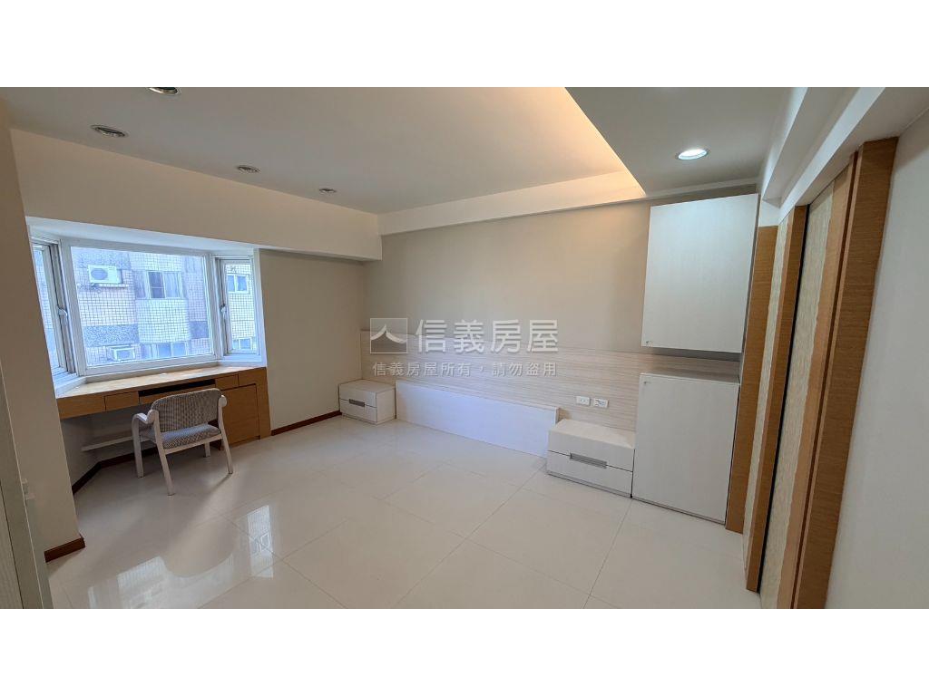 瑞聯Ｃ區四房平車房屋室內格局與周邊環境