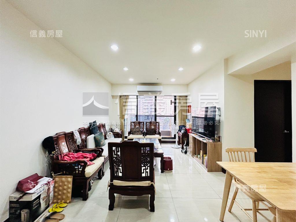 近捷運明亮三房車位房屋室內格局與周邊環境