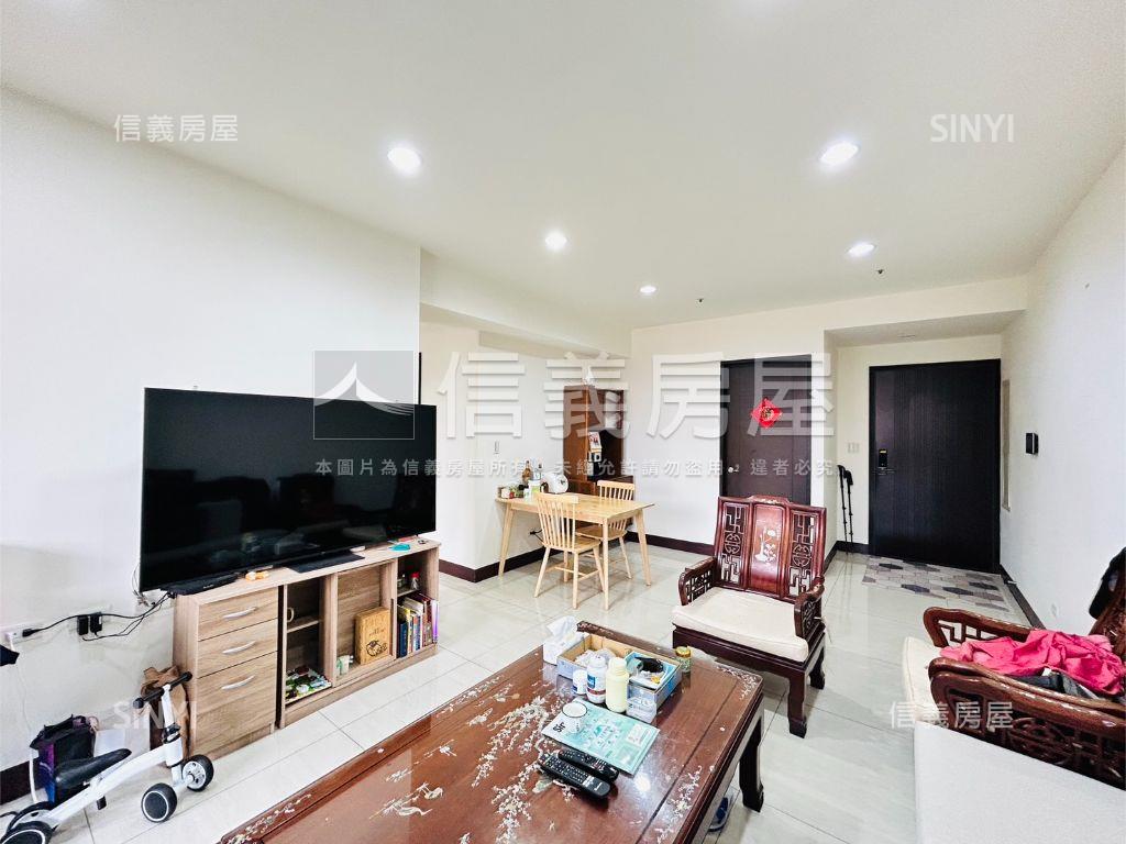 近捷運明亮三房車位房屋室內格局與周邊環境