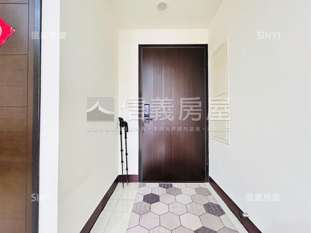 近捷運明亮三房車位房屋室內格局與周邊環境