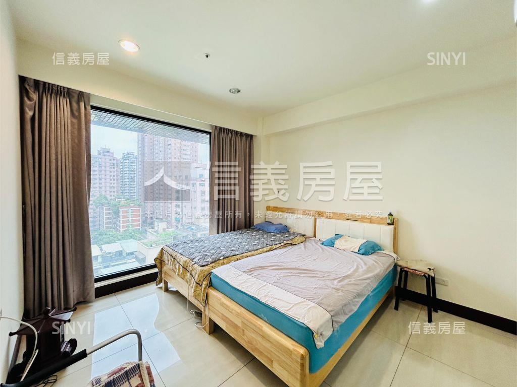 近捷運明亮三房車位房屋室內格局與周邊環境