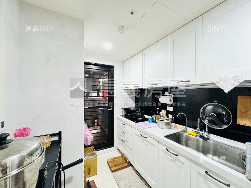 近捷運明亮三房車位房屋室內格局與周邊環境