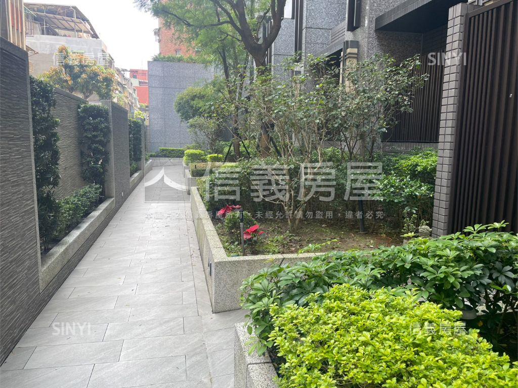 近捷運明亮三房車位房屋室內格局與周邊環境