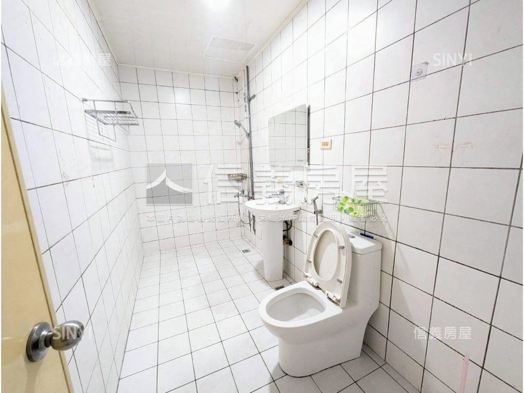 近立新國小臨路透天房屋室內格局與周邊環境