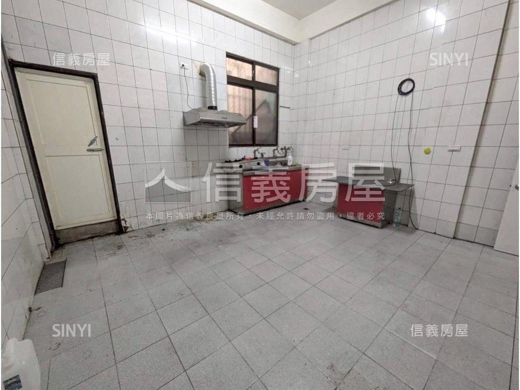 近立新國小臨路透天房屋室內格局與周邊環境