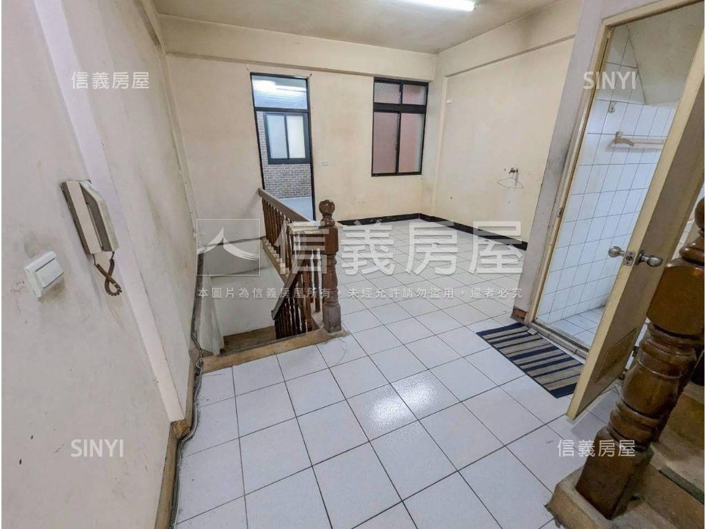 近立新國小臨路透天房屋室內格局與周邊環境