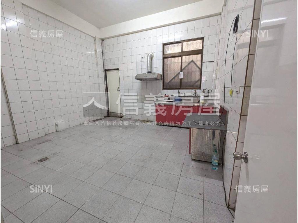 近立新國小臨路透天房屋室內格局與周邊環境