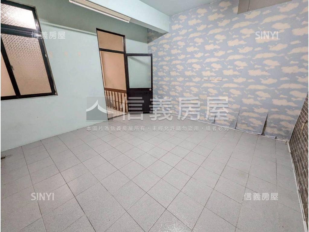 近立新國小臨路透天房屋室內格局與周邊環境
