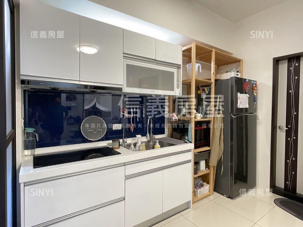 南科首選次頂樓兩房車位房屋室內格局與周邊環境