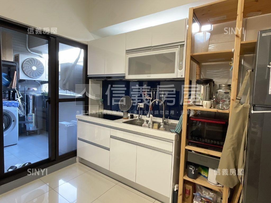 南科首選次頂樓兩房車位房屋室內格局與周邊環境