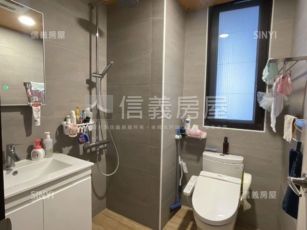 南科首選次頂樓兩房車位房屋室內格局與周邊環境