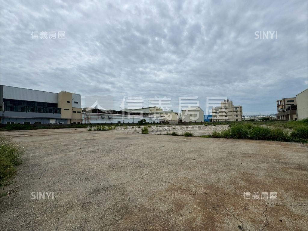 彰濱地約３４６２坪廠房房屋室內格局與周邊環境