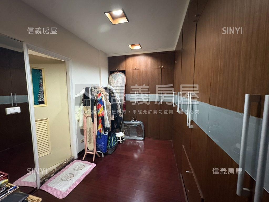 近東山軍功朝南花園別墅房屋室內格局與周邊環境