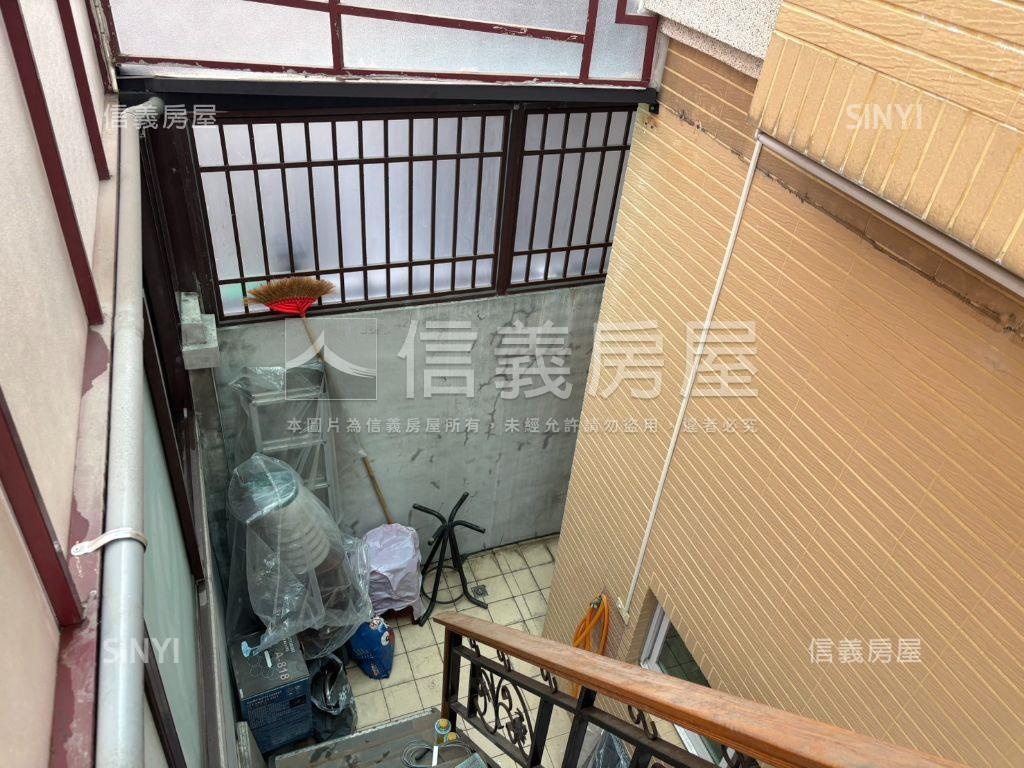 近東山軍功朝南花園別墅房屋室內格局與周邊環境