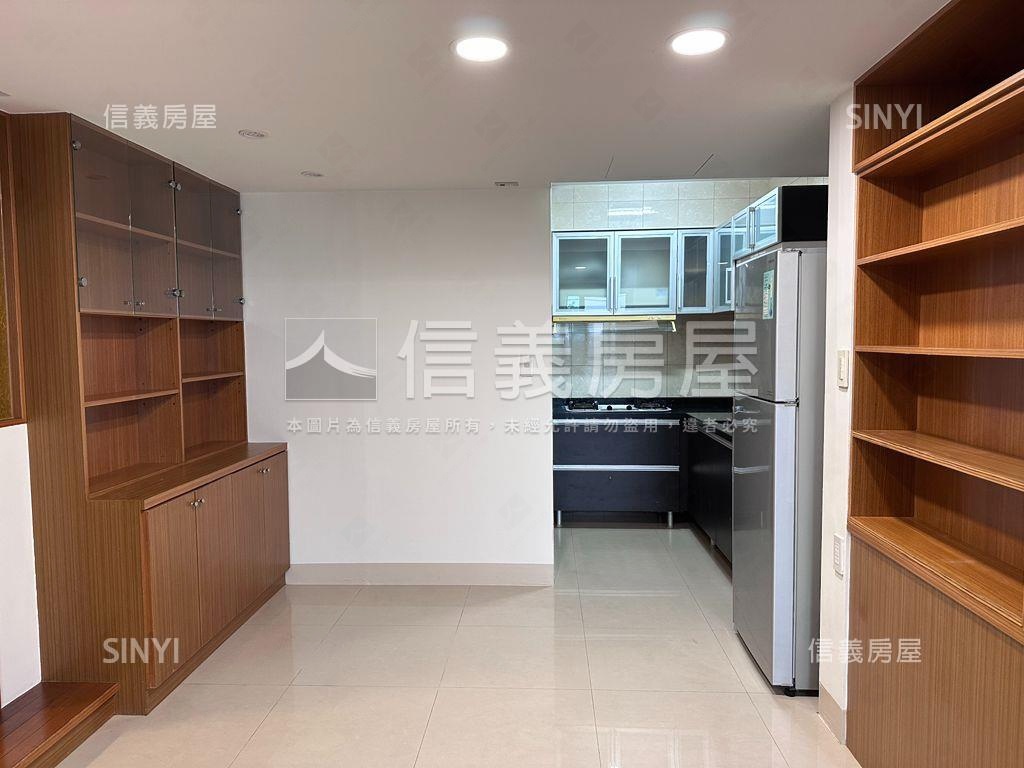 陽光首排綠景三房車位房屋室內格局與周邊環境