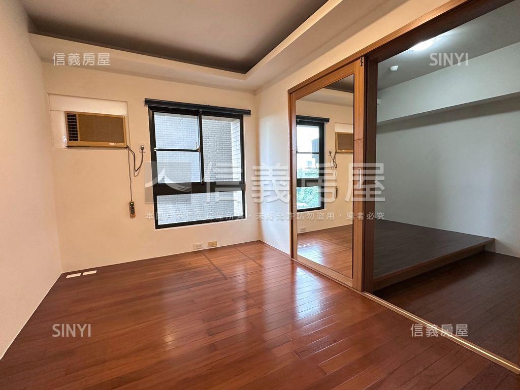 陽光首排綠景三房車位房屋室內格局與周邊環境