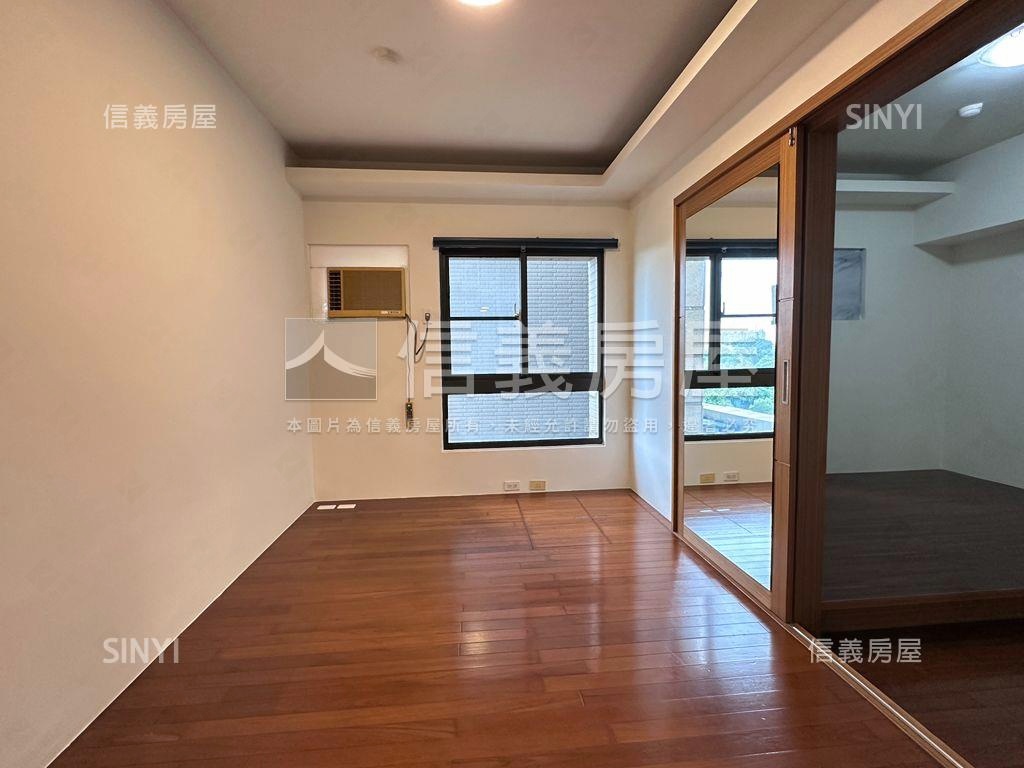 陽光首排綠景三房車位房屋室內格局與周邊環境