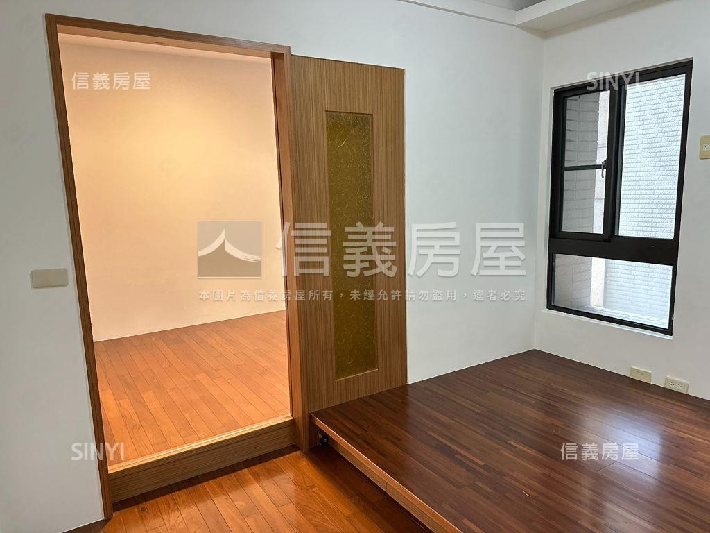 陽光首排綠景三房車位房屋室內格局與周邊環境