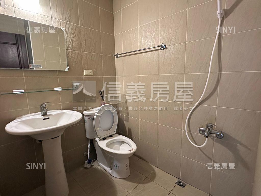 陽光首排綠景三房車位房屋室內格局與周邊環境